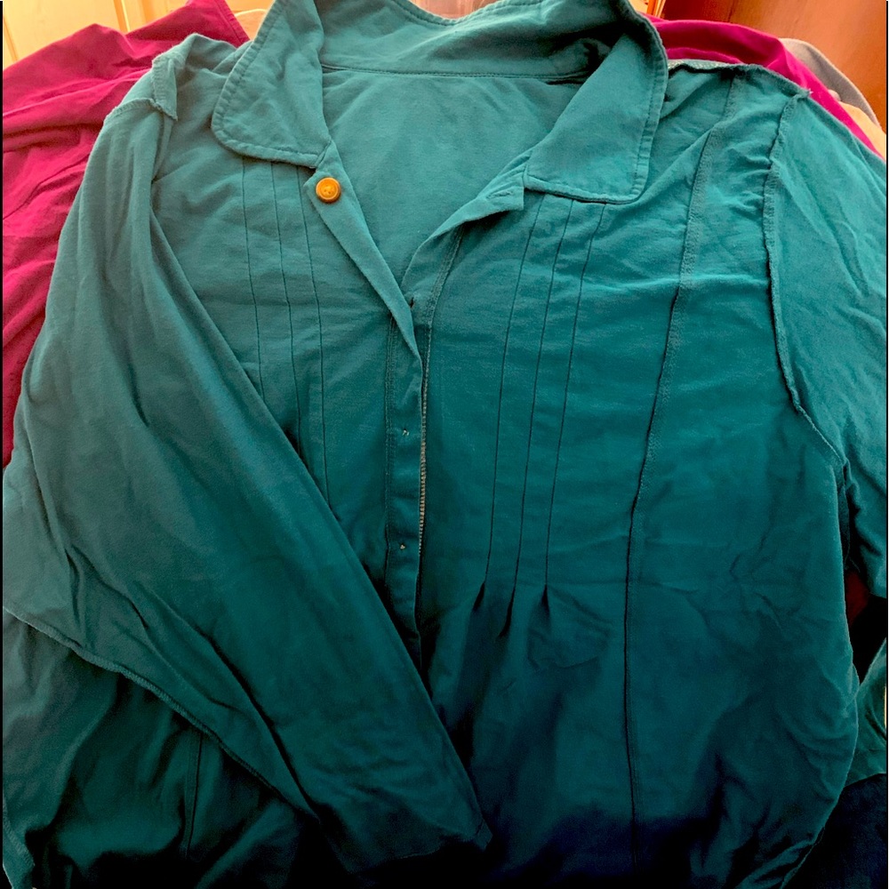 Woman within 4X button up tunic tee